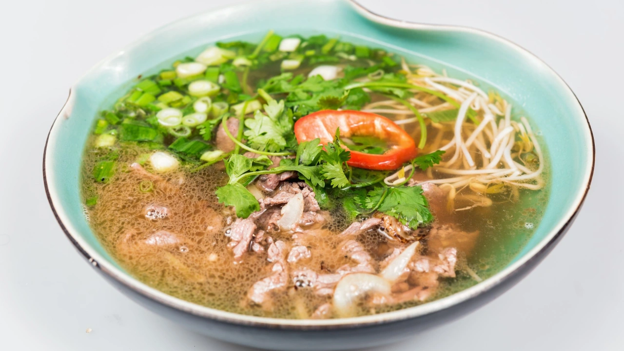 Phở bò tái lăn