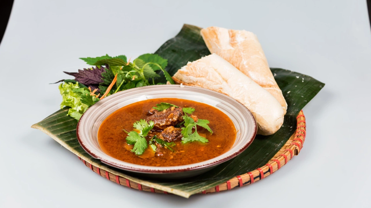 Bánh mì bò sốt vang